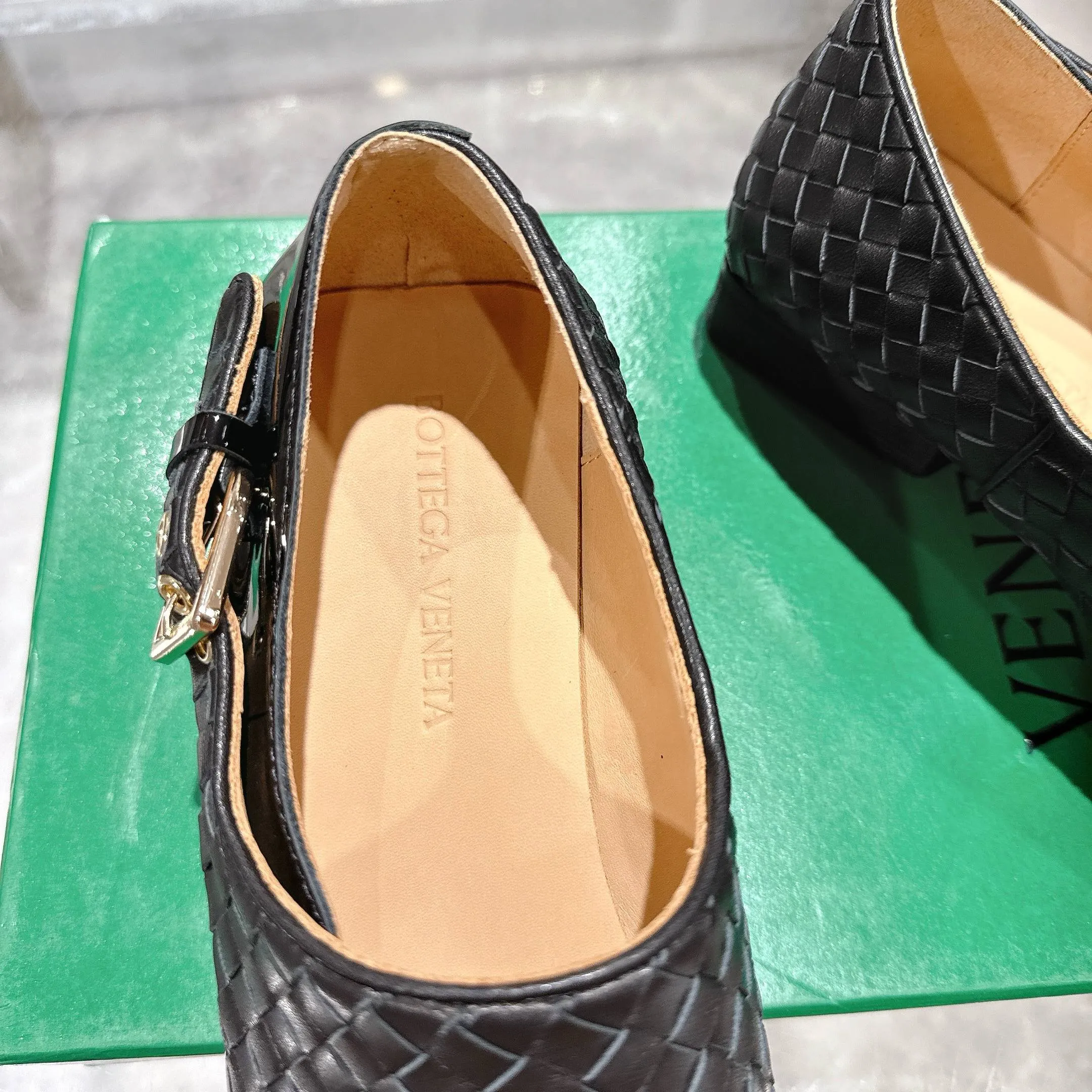 [BV] Top P: 860💰 Couple model, Size: Women 35-39, Men 39--44 (Female 40.41. Men 38. 45, non-refundable) Bottega Veneta 2025 Autumn Counter Synchronous Couple Model Bottega Veneta square-toe low-heeled shoes woven from mixed-breed sheep! Patent leather matching! Low-key luxury and solid color! Leather outsole! [Rose][Rose]! Purely hand-woven and operated, the original board is reproduced one-to-one! quality assurance!